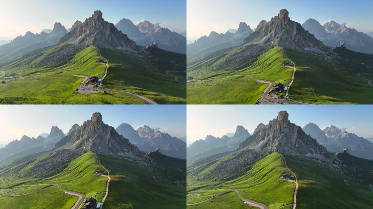 青山徒步旅行者周围的全景空中无人机飞行视频，美丽的日落场景夏天的多洛米蒂阿尔卑斯山风景。令人惊叹的G