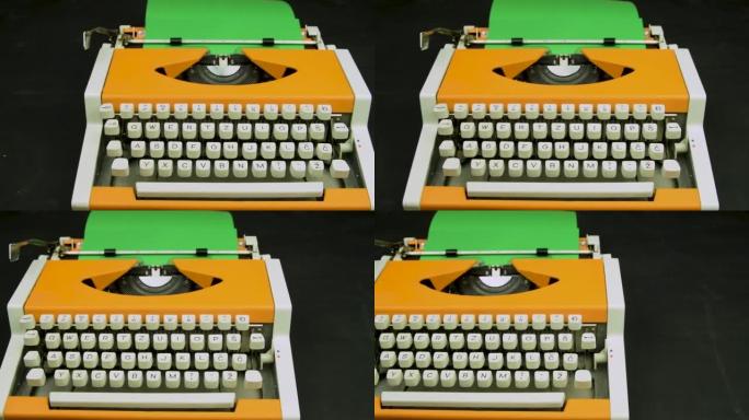 打字机时尚橙色复古机械。白色键盘。相机旅行多莉从左到右。
