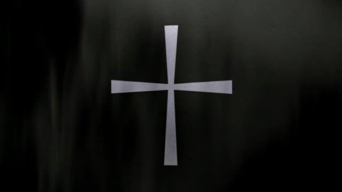 圆形全帧挥舞旗帜的拜占庭基督教十字架在黑色背景