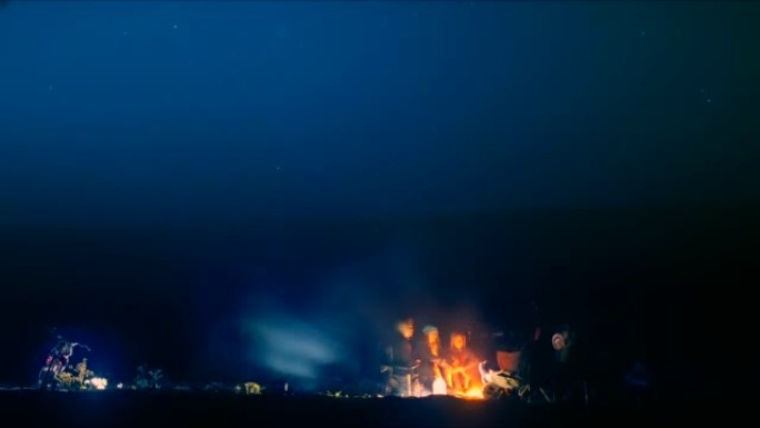 夜星空下营地篝火对游客群体的延时