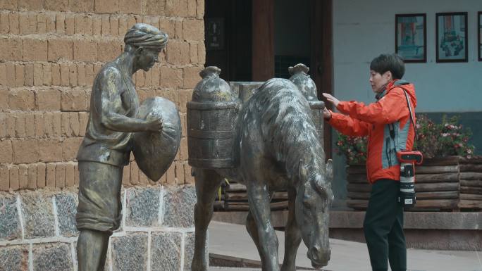 云南旅游大理剑川沙溪古镇雕塑