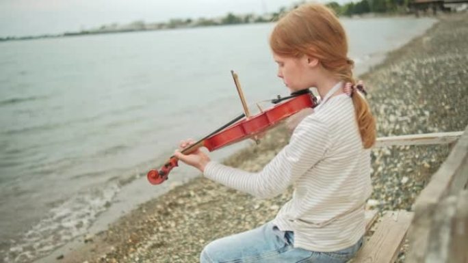 一个年轻美丽的高加索女孩