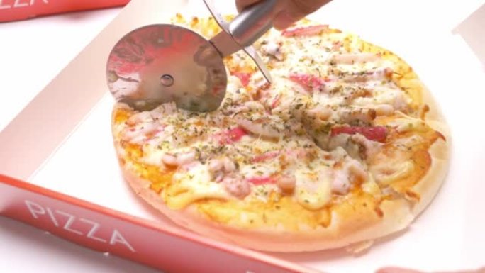 披萨盒装海鲜披萨，概念食品配送。