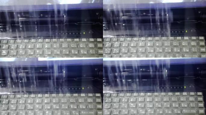 检查计算机键盘的防水性