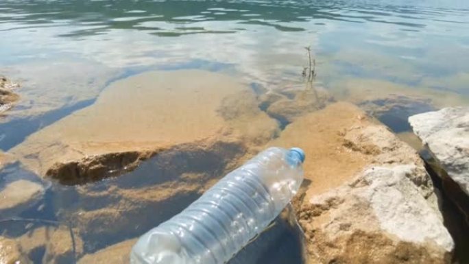 大自然中的湖，塑料瓶