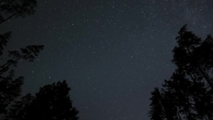 夜空中移动的星星的延时