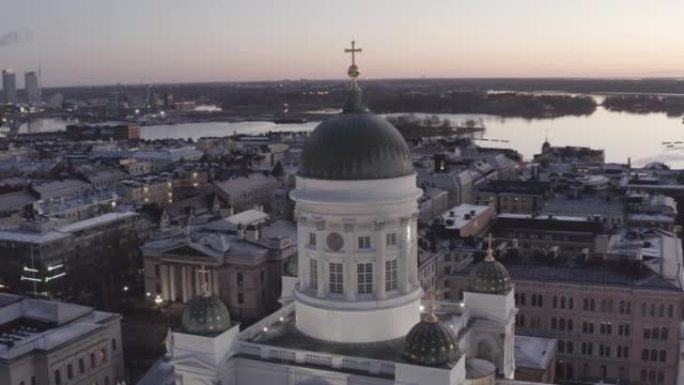 赫尔辛基大教堂天线在冬季日出