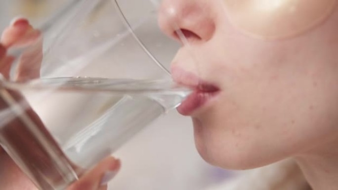 健康水合皮肤排毒妇女饮用水