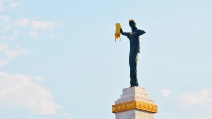 佐治亚州巴统-8月4日，2022: 近距离观看欧洲广场上的美狄亚雕像