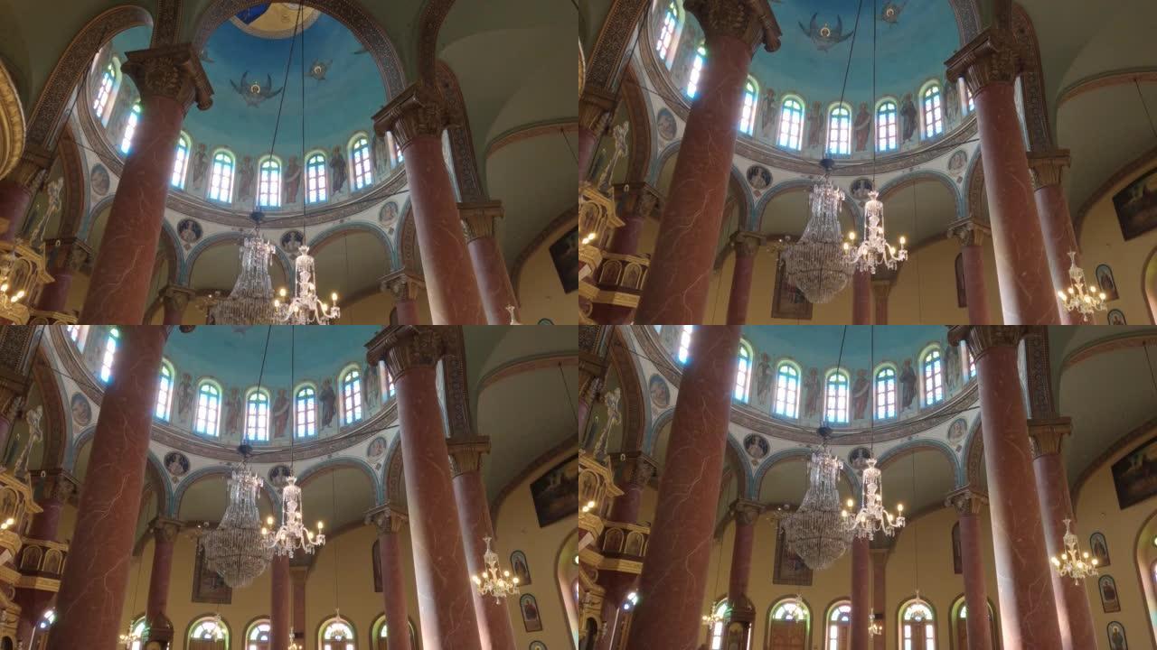 科普特开罗教堂的天花板和红色大理石柱子。