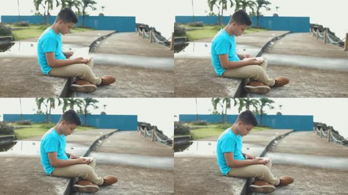 拉丁男孩读书，坐在海边，一般射击