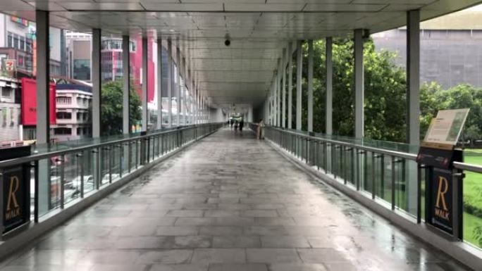 Ratchadamri路R Walk (Ratchaprasong Skywalk) 的环境。在泰国