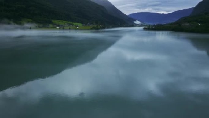 挪威湖泊的风景鸟瞰图