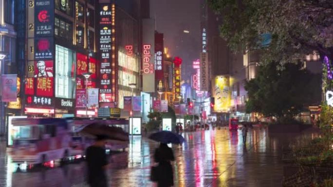 4k时间流逝:国庆节前的晚上，中国上海，南京路购物街的游客步行人群。