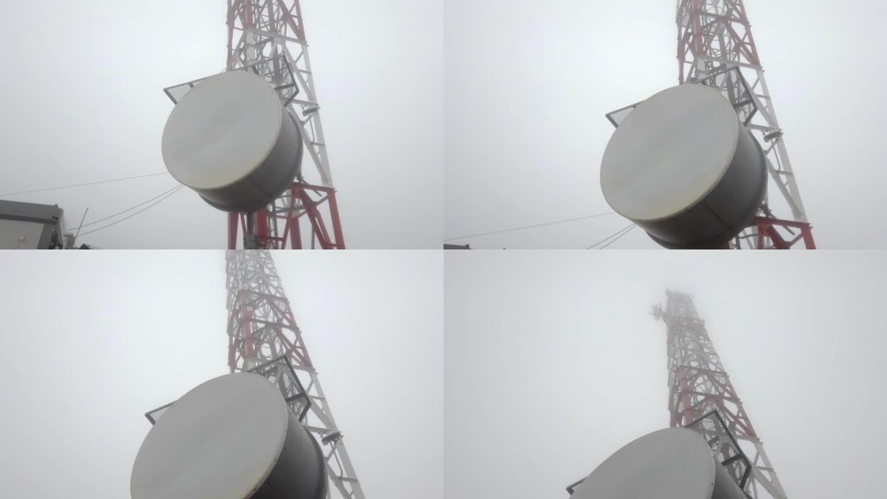 大雾中的电视和无线电信号天线