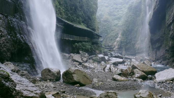 湖北恩施大峡谷的瀑布