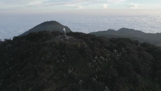 印度尼西亚中爪哇省拉乌山