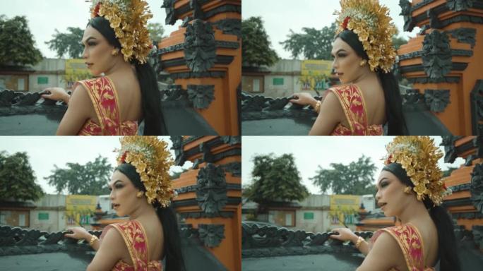 巴厘岛妇女在祈祷时穿着传统舞蹈服装的肖像