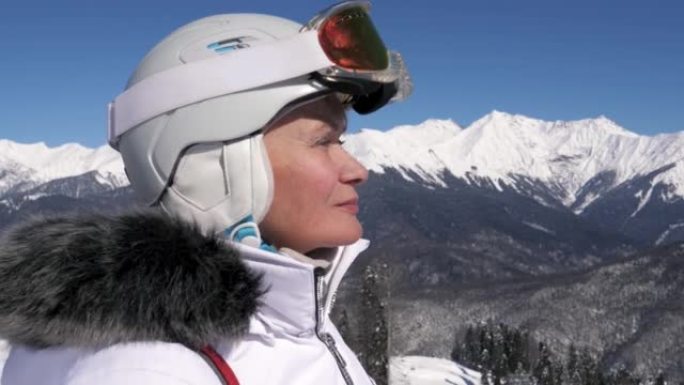 冬季雪山背景下的女滑雪者肖像