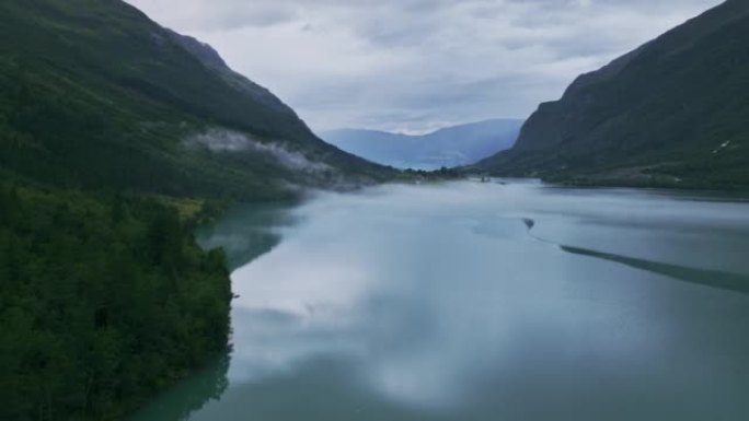 挪威湖泊的风景鸟瞰图