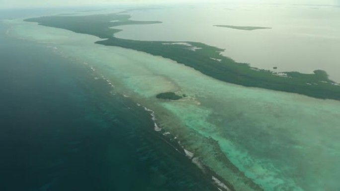 伯利兹加勒比海史诗般的灯塔礁巨型海洋环礁的无人机拍摄