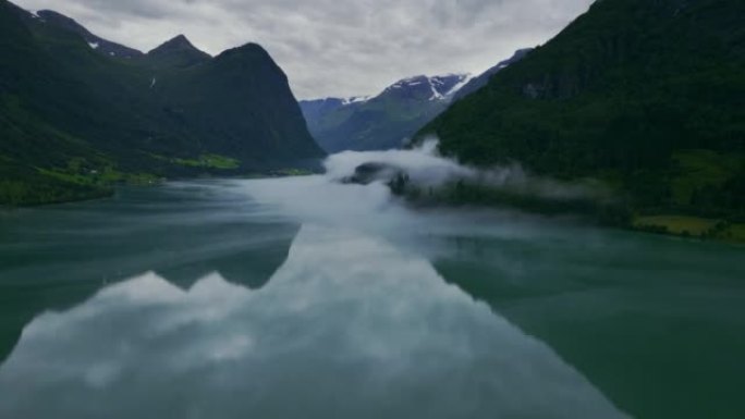 挪威湖泊的风景鸟瞰图