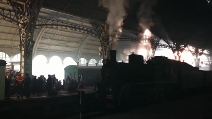老式机车火车复古镜头拍摄电影在火车站