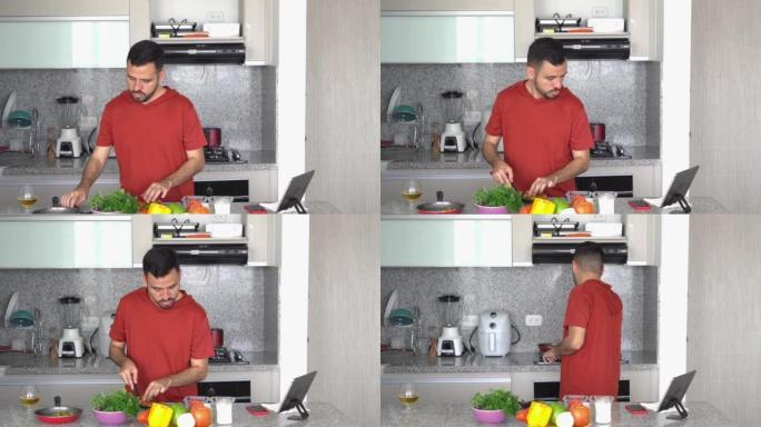 厨师在家里做饭时打视频电话