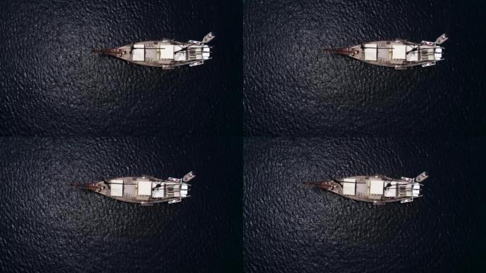 从上方看，潜水船拖曳十二生肖的航拍
