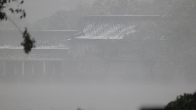 西湖苏堤下雪实拍