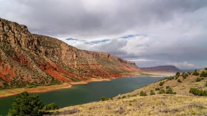 从绵羊溪 (Sheep Creek) 在火焰峡谷上的时光倒流