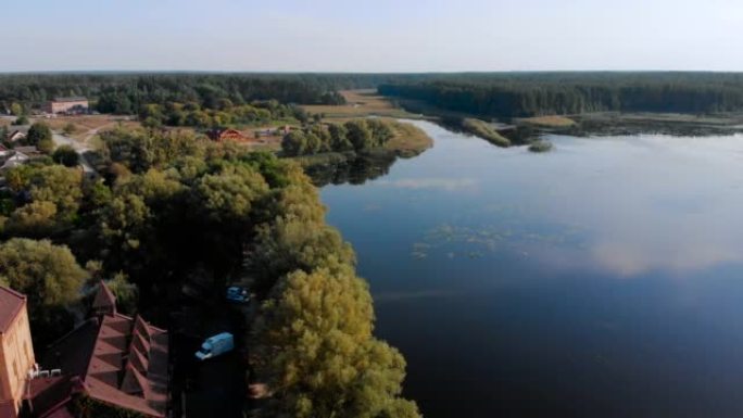 鸟瞰图。乌克兰北部日托米尔地区美丽的河流。拉多米什尔市。日托米尔州。乌克兰。