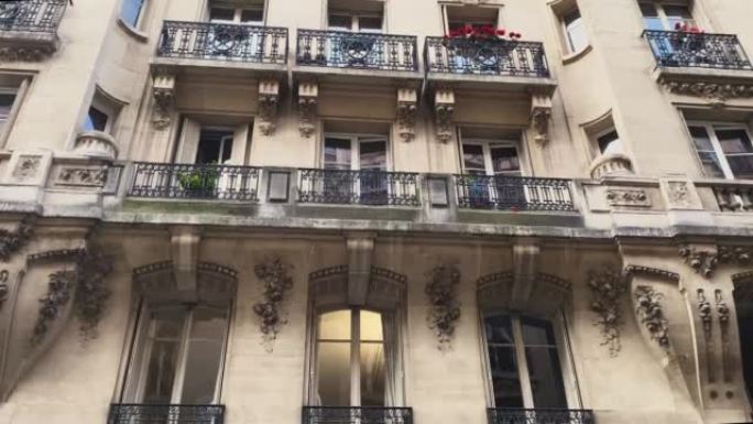 巴黎建筑设计精美。法国巴黎传统风格房屋的前视图。印象就像你在童话里。摄像机慢慢向上移动。