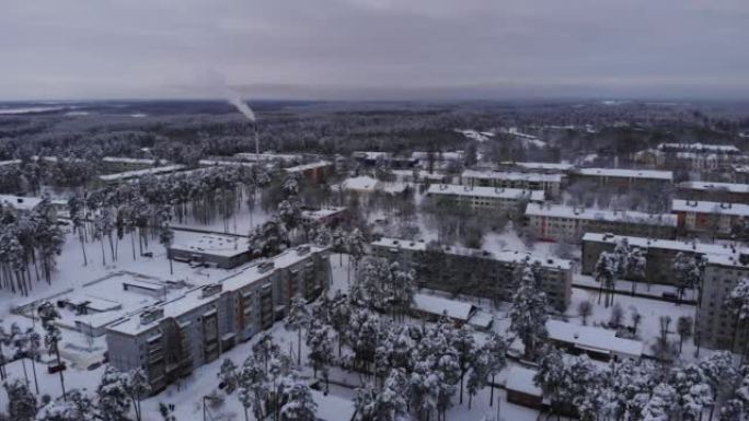 冬季低层建筑的苏联小镇的鸟瞰图