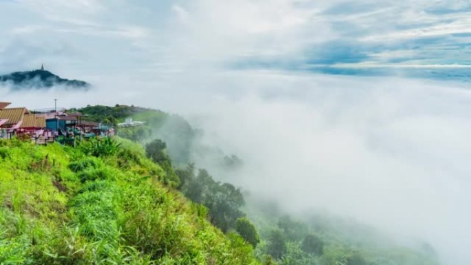 雾气弥漫的局部山区村庄的时间流逝