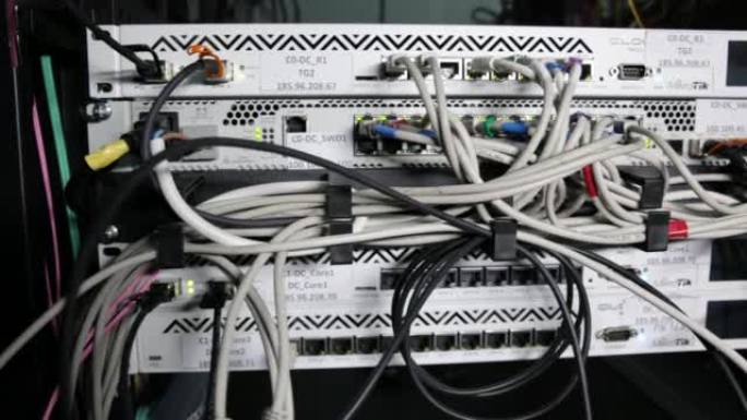 连接到互联网调制解调器的网络电缆