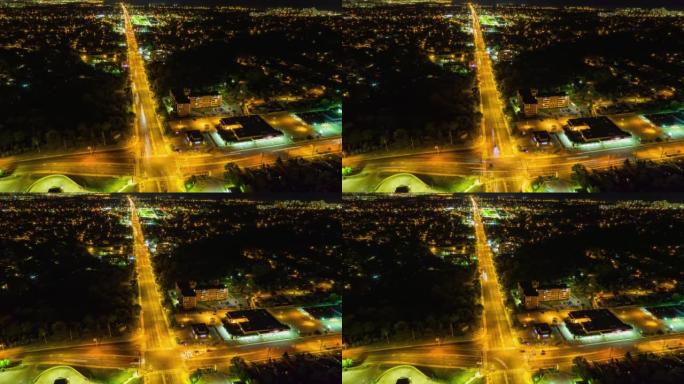 俯视图深夜城市在交叉车道和建筑物处的汽车通行时间流逝。城市景观的长时间暴露。加拿大的现代城市生活，移