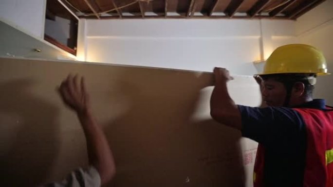 亚洲建筑工人团队为家庭装修工作