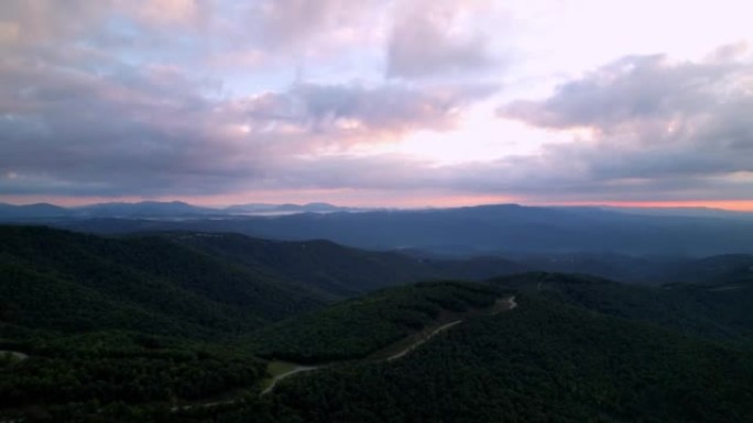 蓝岭山脉的日出