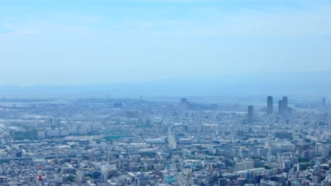 从摩天大楼顶部看到的大阪城市景观