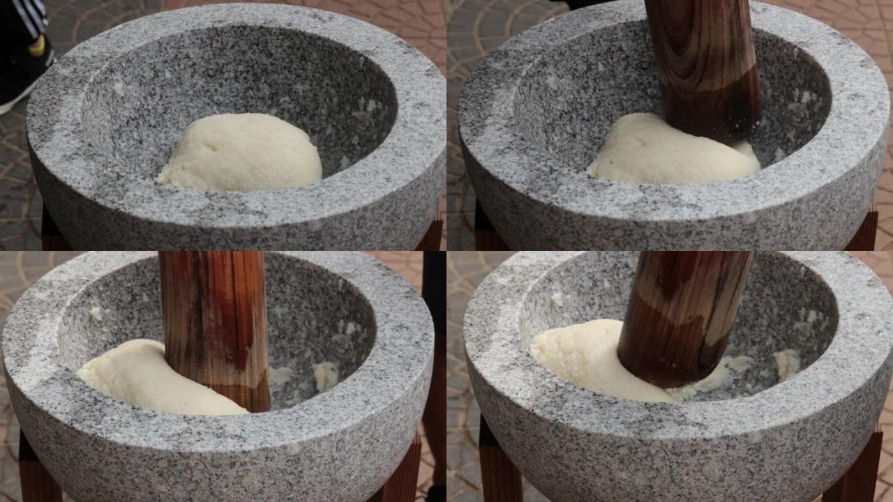 日本新年的饮食传统，在大石头碗里打年糕