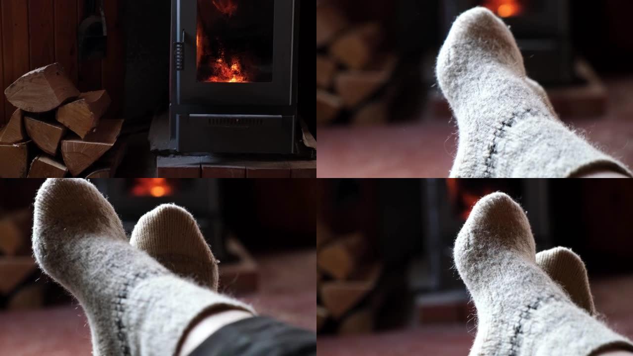 冬装羊毛袜在壁炉背景。女人在冬天或秋天的晚上坐在家里放松和热身。冬季和寒冷天气概念。圣诞夜。