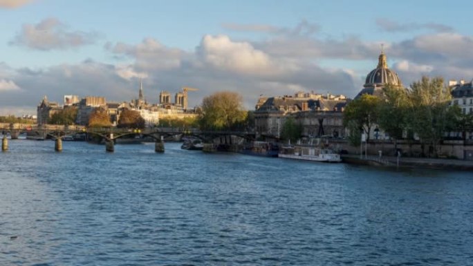 巴黎塞纳河上的艺术桥，圣教堂，巴黎圣母院和法兰西学院的景色-4k延时