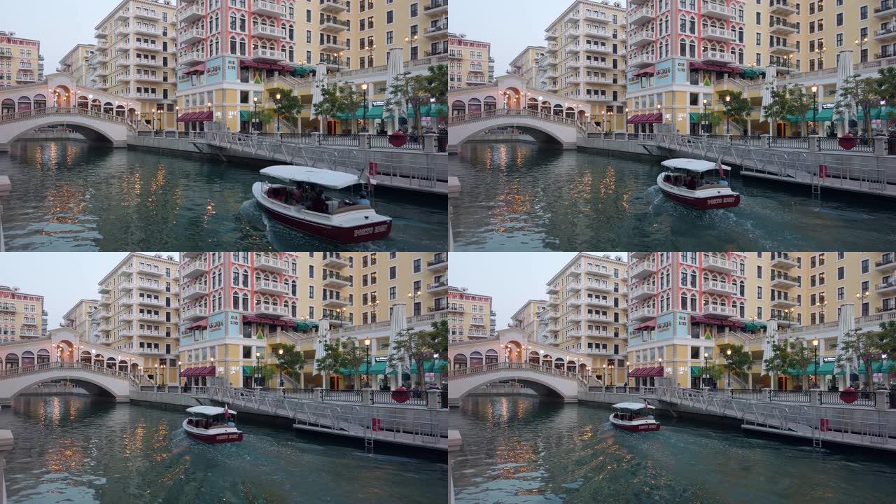 在多哈卡塔尔珍珠区的Qanat Quartier乘船游览，这是一个带有桥梁复制品的小威尼斯