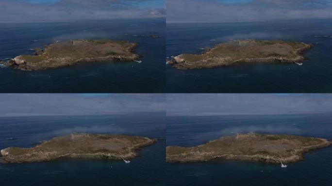 Pessegueiro岛(葡萄牙语:Ilha do Pessegueiro)的航拍照片，字面意思是桃