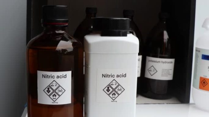 玻璃中的硝酸，实验室中的化学物质