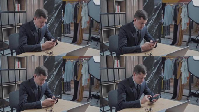 穿着西装和领带的男人正在手机上输入短信。