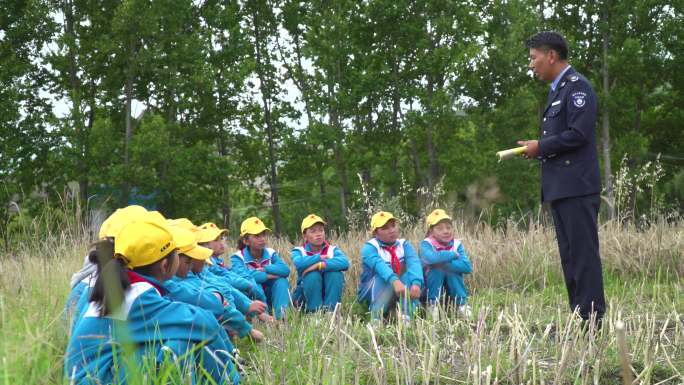 学生环保讲解 爱护环境课程 活动植树