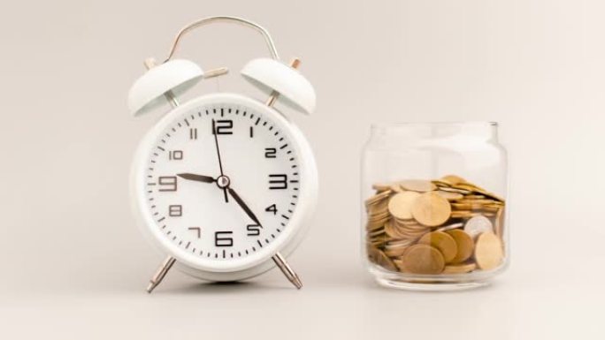 随着时间的倒退，工作时间的概念，金钱的数量迅速减少。