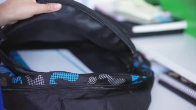 小男孩包装学校用品